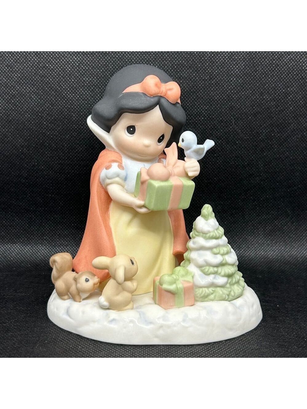 Disney Precious Moments "The Season Is The Most Joyous Amongst Friends " figurin